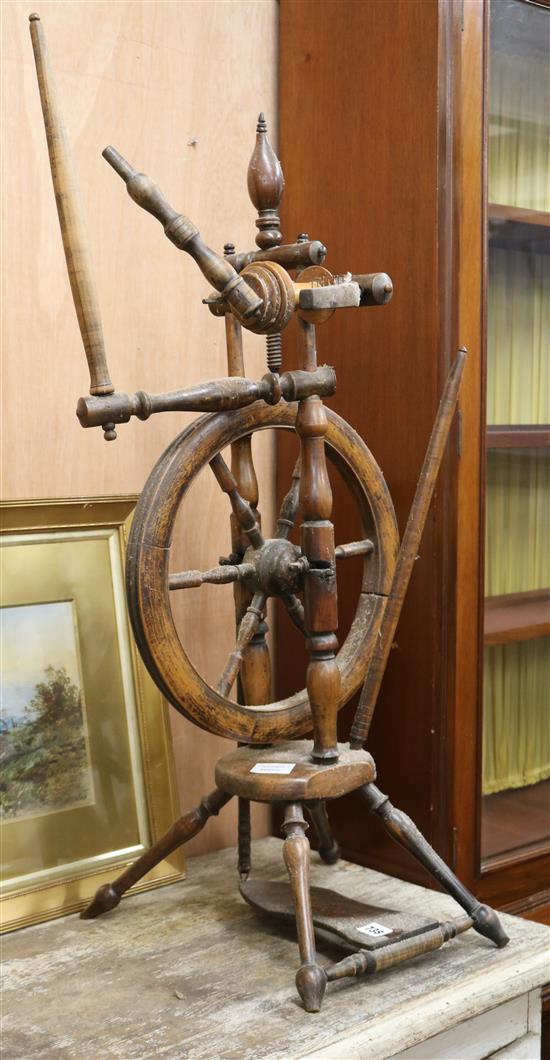 A Victorian beech spinning wheel W.34cm